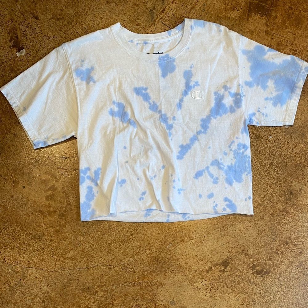 CHAMPION blue and white tie dye crop top tee
